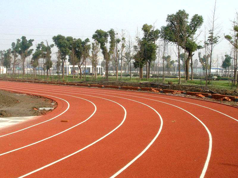 tf底短釘足球鞋用于跑塑膠跑道怎么樣？