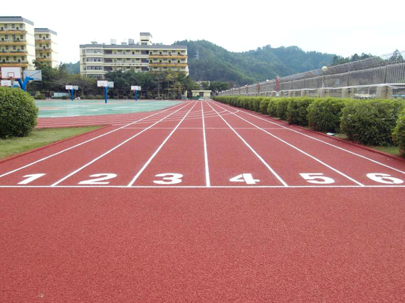 塑膠跑道泡水是否發(fā)黑？