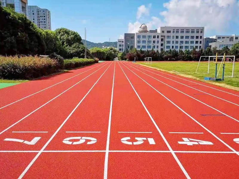 塑膠跑道要不要放坡？塑膠跑道坡度介紹！